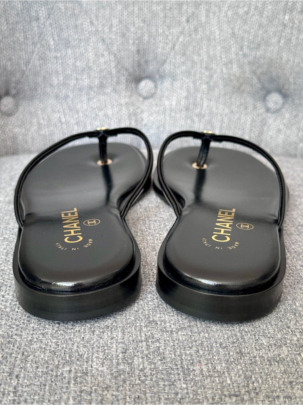 NEW BLAZY CHANEL Black leather GOLD CC Logo FLIP FLOP Slides Flat Sandals 38.5 - Picture 11 of 16